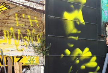 street art - girl praying