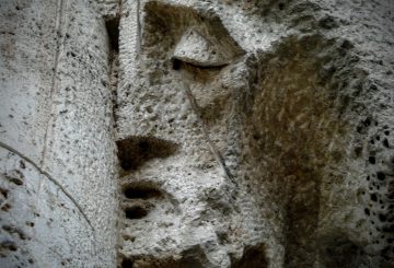 Sagrada head leaning